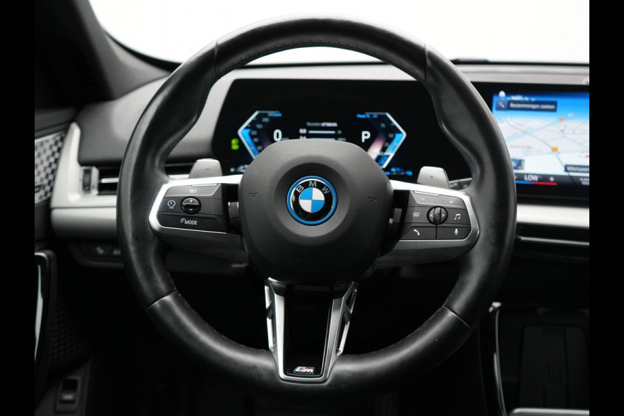 BMW X1 xDrive25e Sportline PHEV 245pk Dealer O.H. | Trekhaak Af Fabriek | Adaptive Cruise | Camera | Harman / Kardon | Lederen Sportstoelen Massage & Memory | Sfeerverlichting | Keyless | Blis | Stoelen & Stuur Verwarmd | Apple Carplay | Plug In Hybrid |