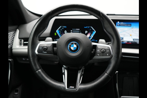 BMW X1 xDrive25e Sportline PHEV 245pk Dealer O.H. | Trekhaak Af Fabriek | Adaptive Cruise | Camera | Harman / Kardon | Lederen Sportstoelen Massage & Memory | Sfeerverlichting | Keyless | Blis | Stoelen & Stuur Verwarmd | Apple Carplay | Plug In Hybrid |