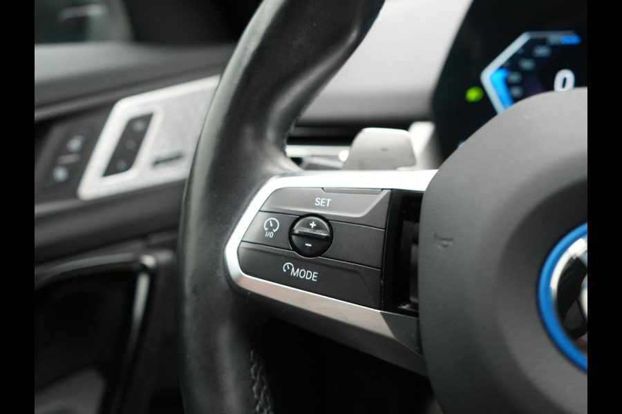 BMW X1 xDrive25e Sportline PHEV 245pk Dealer O.H. | Trekhaak Af Fabriek | Adaptive Cruise | Camera | Harman / Kardon | Lederen Sportstoelen Massage & Memory | Sfeerverlichting | Keyless | Blis | Stoelen & Stuur Verwarmd | Apple Carplay | Plug In Hybrid |
