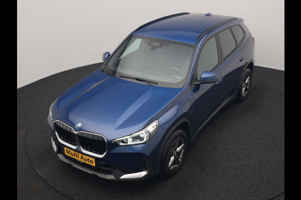 BMW X1 xDrive25e Sportline PHEV 245pk Dealer O.H. | Trekhaak Af Fabriek | Adaptive Cruise | Camera | Harman / Kardon | Lederen Sportstoelen Massage & Memory | Sfeerverlichting | Keyless | Blis | Stoelen & Stuur Verwarmd | Apple Carplay | Plug In Hybrid |