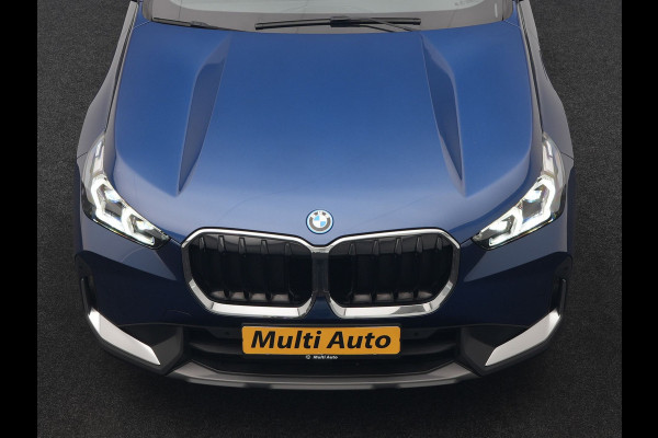 BMW X1 xDrive25e Sportline PHEV 245pk Dealer O.H. | Trekhaak Af Fabriek | Adaptive Cruise | Camera | Harman / Kardon | Lederen Sportstoelen Massage & Memory | Sfeerverlichting | Keyless | Blis | Stoelen & Stuur Verwarmd | Apple Carplay | Plug In Hybrid |