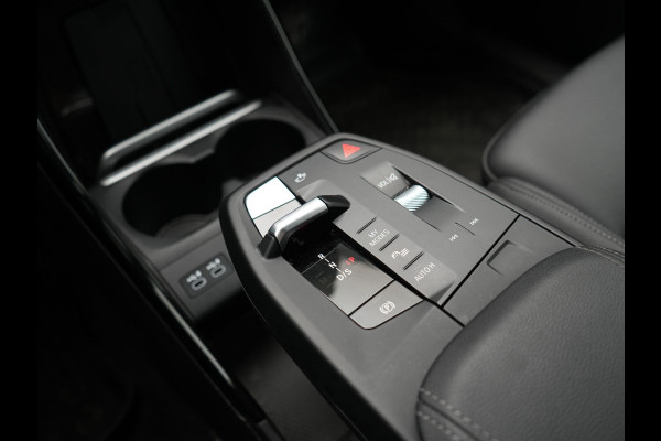 BMW X1 xDrive25e Sportline PHEV 245pk Dealer O.H. | Trekhaak Af Fabriek | Adaptive Cruise | Camera | Harman / Kardon | Lederen Sportstoelen Massage & Memory | Sfeerverlichting | Keyless | Blis | Stoelen & Stuur Verwarmd | Apple Carplay | Plug In Hybrid |