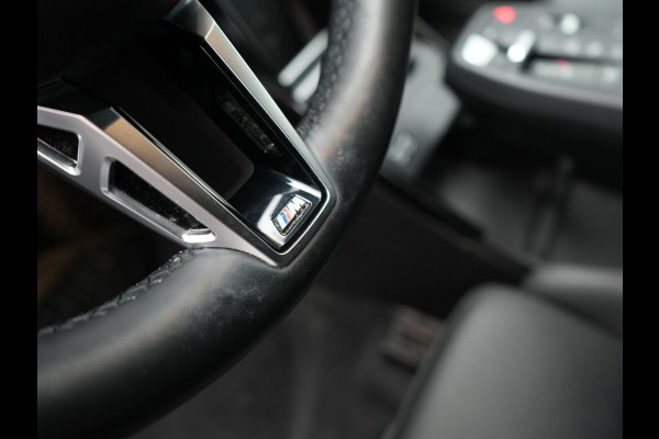 BMW X1 xDrive25e Sportline PHEV 245pk Dealer O.H. | Trekhaak Af Fabriek | Adaptive Cruise | Camera | Harman / Kardon | Lederen Sportstoelen Massage & Memory | Sfeerverlichting | Keyless | Blis | Stoelen & Stuur Verwarmd | Apple Carplay | Plug In Hybrid |
