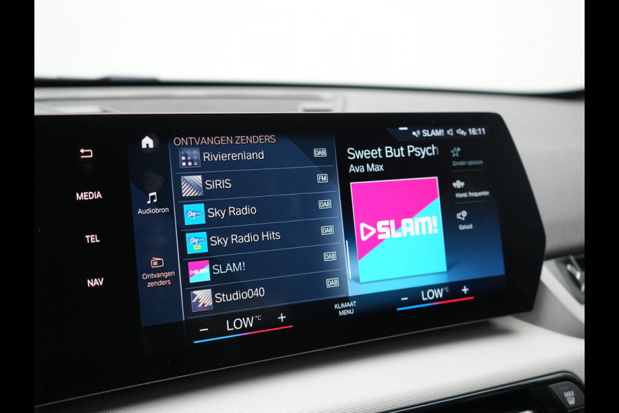 BMW X1 xDrive25e Sportline PHEV 245pk Dealer O.H. | Trekhaak Af Fabriek | Adaptive Cruise | Camera | Harman / Kardon | Lederen Sportstoelen Massage & Memory | Sfeerverlichting | Keyless | Blis | Stoelen & Stuur Verwarmd | Apple Carplay | Plug In Hybrid |