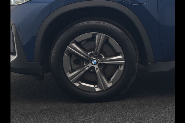 BMW X1 xDrive25e Sportline PHEV 245pk Dealer O.H. | Trekhaak Af Fabriek | Adaptive Cruise | Camera | Harman / Kardon | Lederen Sportstoelen Massage & Memory | Sfeerverlichting | Keyless | Blis | Stoelen & Stuur Verwarmd | Apple Carplay | Plug In Hybrid |