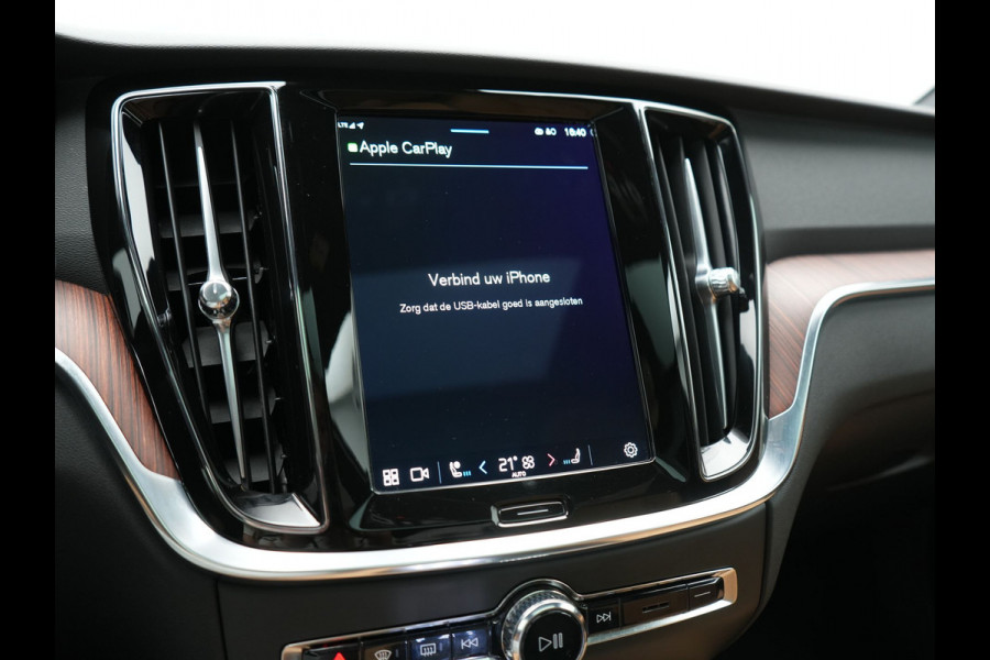 Volvo V60 T6 AWD Plus Bright LONG RANGE PHEV 350pk Dealer O.H. | Trekhaak Af Fabriek | Panodak | Adaptive Cruise | 360 Camera | Lederen Sportstoelen Ventilatie & Memory | Keyless | Blis | Apple Carplay | Stoelen & Stuur Verwarmd | Google Assistent | DAB  | Plug In Hybrid |
