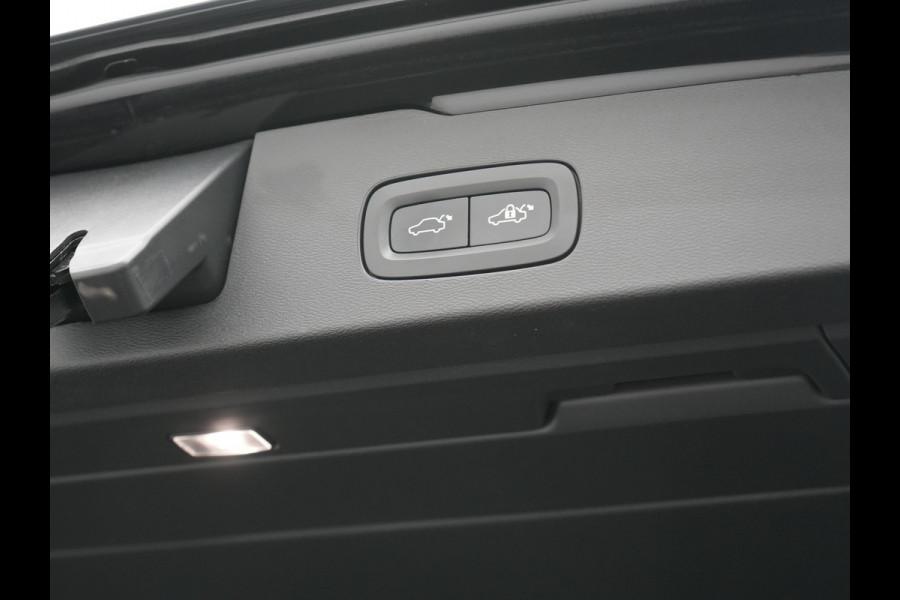 Volvo V60 T6 AWD Plus Bright LONG RANGE PHEV 350pk Dealer O.H. | Trekhaak Af Fabriek | Panodak | Adaptive Cruise | 360 Camera | Lederen Sportstoelen Ventilatie & Memory | Keyless | Blis | Apple Carplay | Stoelen & Stuur Verwarmd | Google Assistent | DAB  | Plug In Hybrid |