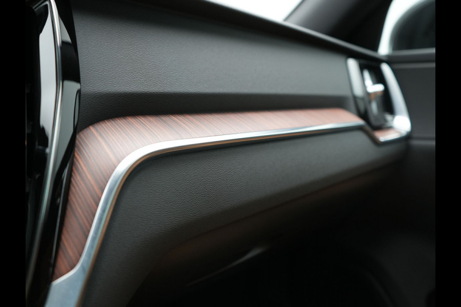 Volvo V60 T6 AWD Plus Bright LONG RANGE PHEV 350pk Dealer O.H. | Trekhaak Af Fabriek | Panodak | Adaptive Cruise | 360 Camera | Lederen Sportstoelen Ventilatie & Memory | Keyless | Blis | Apple Carplay | Stoelen & Stuur Verwarmd | Google Assistent | DAB  | Plug In Hybrid |