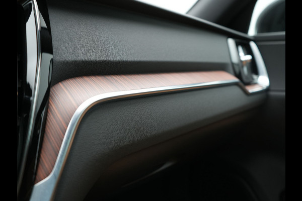 Volvo V60 T6 AWD Plus Bright LONG RANGE PHEV 350pk Dealer O.H. | Trekhaak Af Fabriek | Panodak | Adaptive Cruise | 360 Camera | Lederen Sportstoelen Ventilatie & Memory | Keyless | Blis | Apple Carplay | Stoelen & Stuur Verwarmd | Google Assistent | DAB  | Plug In Hybrid |