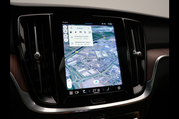 Volvo V60 T6 AWD Plus Bright LONG RANGE PHEV 350pk Dealer O.H. | Trekhaak Af Fabriek | Panodak | Adaptive Cruise | 360 Camera | Lederen Sportstoelen Ventilatie & Memory | Keyless | Blis | Apple Carplay | Stoelen & Stuur Verwarmd | Google Assistent | DAB  | Plug In Hybrid |