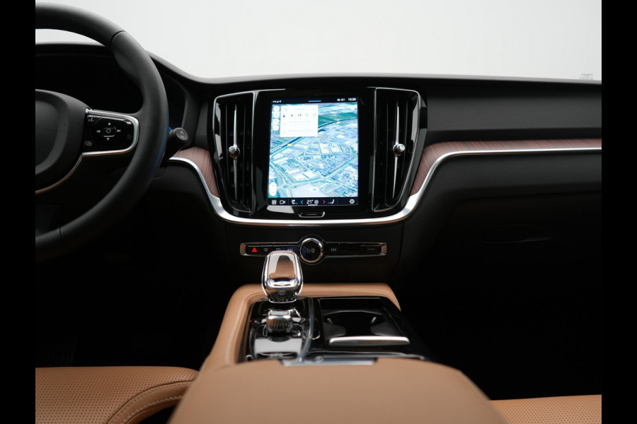 Volvo V60 T6 AWD Plus Bright LONG RANGE PHEV 350pk Dealer O.H. | Trekhaak Af Fabriek | Panodak | Adaptive Cruise | 360 Camera | Lederen Sportstoelen Ventilatie & Memory | Keyless | Blis | Apple Carplay | Stoelen & Stuur Verwarmd | Google Assistent | DAB  | Plug In Hybrid |