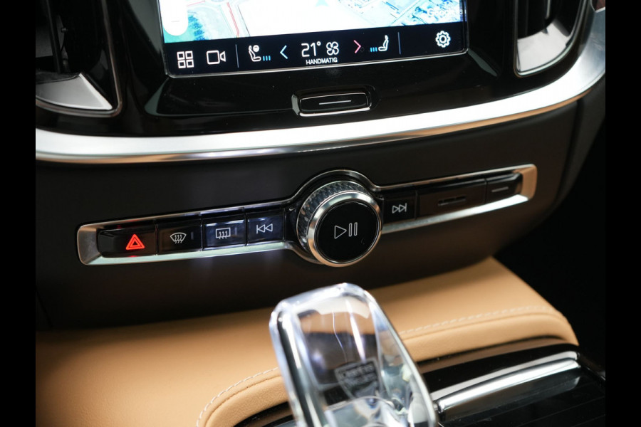 Volvo V60 T6 AWD Plus Bright LONG RANGE PHEV 350pk Dealer O.H. | Trekhaak Af Fabriek | Panodak | Adaptive Cruise | 360 Camera | Lederen Sportstoelen Ventilatie & Memory | Keyless | Blis | Apple Carplay | Stoelen & Stuur Verwarmd | Google Assistent | DAB  | Plug In Hybrid |