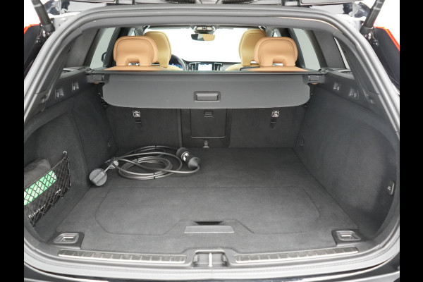 Volvo V60 T6 AWD Plus Bright LONG RANGE PHEV 350pk Dealer O.H. | Trekhaak Af Fabriek | Panodak | Adaptive Cruise | 360 Camera | Lederen Sportstoelen Ventilatie & Memory | Keyless | Blis | Apple Carplay | Stoelen & Stuur Verwarmd | Google Assistent | DAB  | Plug In Hybrid |