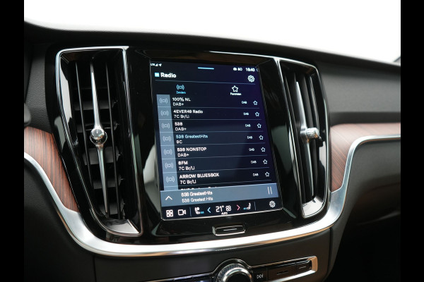Volvo V60 T6 AWD Plus Bright LONG RANGE PHEV 350pk Dealer O.H. | Trekhaak Af Fabriek | Panodak | Adaptive Cruise | 360 Camera | Lederen Sportstoelen Ventilatie & Memory | Keyless | Blis | Apple Carplay | Stoelen & Stuur Verwarmd | Google Assistent | DAB  | Plug In Hybrid |