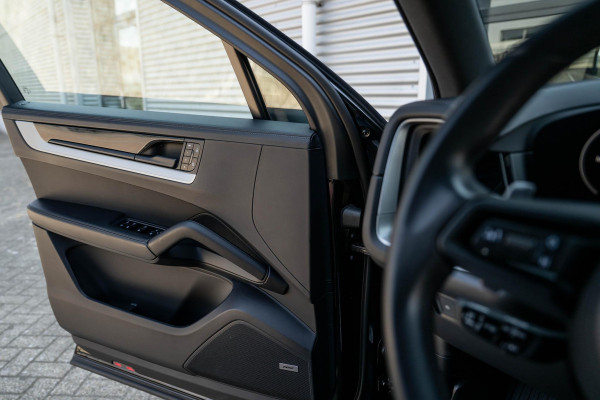 Porsche Cayenne 3.0 E-Hybrid Sport-Design Sportuitlaat Display