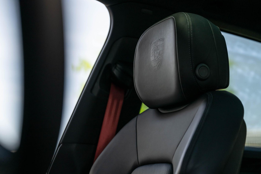 Porsche Cayenne 3.0 E-Hybrid Sport-Design Sportuitlaat Display