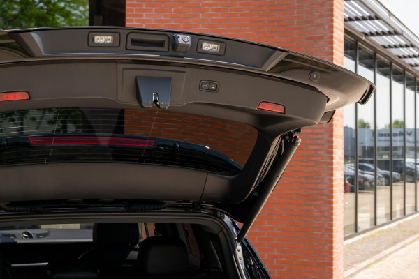 Porsche Cayenne 3.0 E-Hybrid Sport-Design Sportuitlaat Display