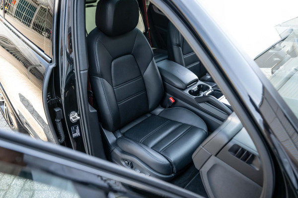 Porsche Cayenne 3.0 E-Hybrid Sport-Design Sportuitlaat Display