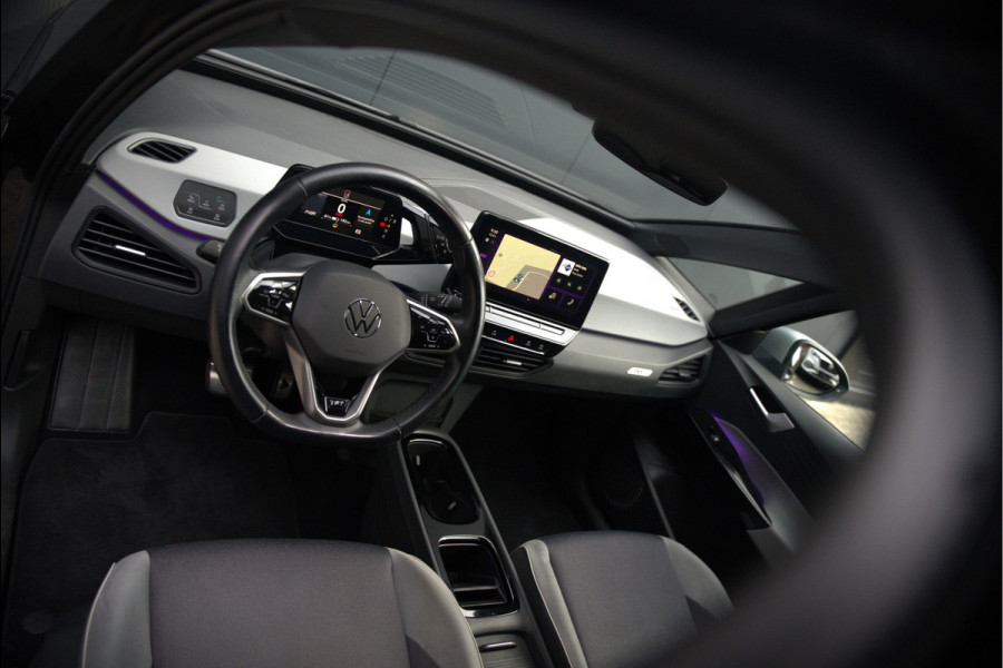 Volkswagen ID.3 First Plus 58 kWh | Stoelverwarming | Stuurverwarming | Camera | Adaptive Cruise Control | Navigatie | Keyless | Parkeersensoren | LED | Apple Carplay | NAP | SOH 93,02%