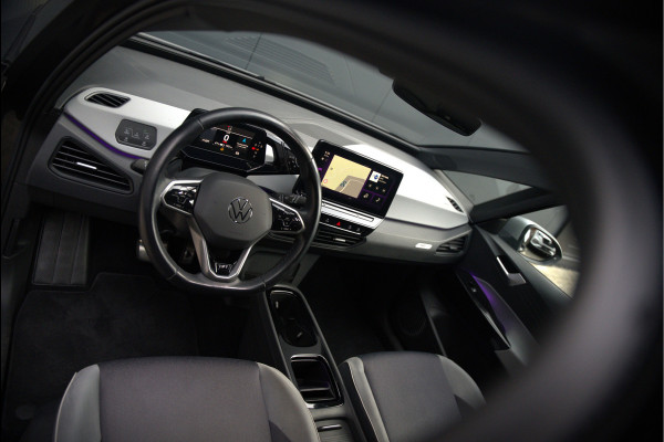 Volkswagen ID.3 First Plus 58 kWh | Stoelverwarming | Stuurverwarming | Camera | Adaptive Cruise Control | Navigatie | Keyless | Parkeersensoren | LED | Apple Carplay | NAP | SOH 93,02%