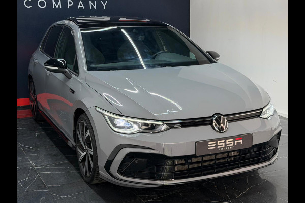 Volkswagen Golf 1.5 eTSI R-Line Business Pano Keyless Trekhaak IQ Camera Sfeerverlichting