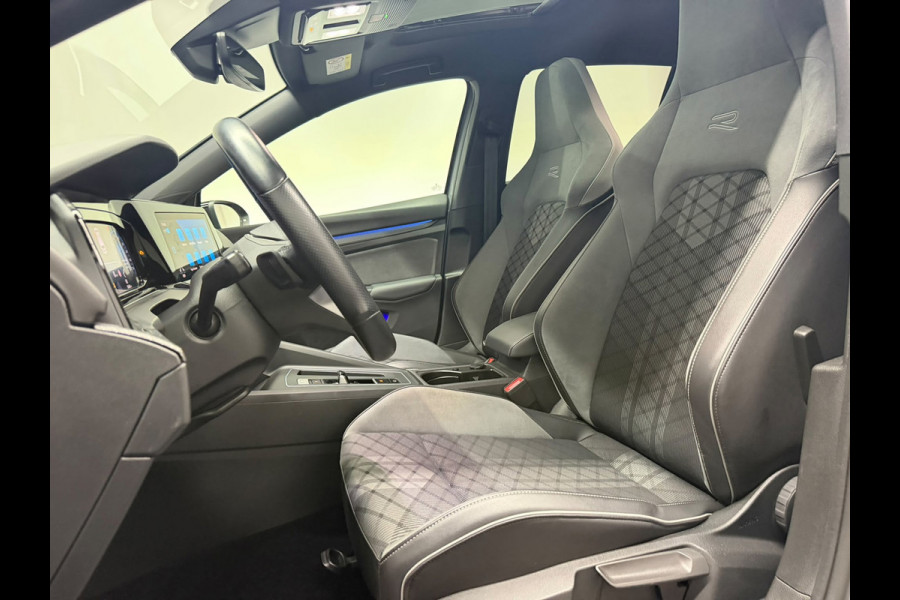 Volkswagen Golf 1.5 eTSI R-Line Business Pano Keyless Trekhaak IQ Camera Sfeerverlichting
