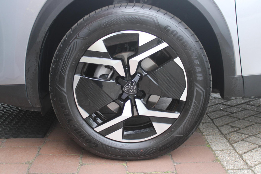 Peugeot 2008 1.2 100PK ALLURE | NAVIGATIE | PARKEERSENSOREN VOOR + ACHTER | KEYLESS ENTRY/START | LICHTMETALEN VELGEN 17" | DRAADLOZE APPLE CARPLAY/ANDROID AUTO | DRAADLOZE TELEFOONLADER | CRUISE CONTROL | DAB + RADIO | LED KOPLAMPEN |
