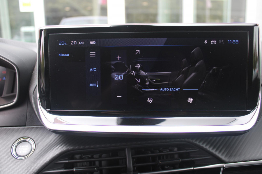 Peugeot 2008 1.2 100PK ALLURE | NAVIGATIE | PARKEERSENSOREN VOOR + ACHTER | KEYLESS ENTRY/START | LICHTMETALEN VELGEN 17" | DRAADLOZE APPLE CARPLAY/ANDROID AUTO | DRAADLOZE TELEFOONLADER | CRUISE CONTROL | DAB + RADIO | LED KOPLAMPEN |