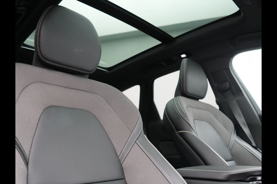 Volvo XC60 T6 AWD Plus Dark LONG RANGE PHEV 350pk Dealer O.H. | Panodak | 360 Camera | Sportstoelen Memory & Verwarmd | Keyless | Google Assistent | Stuur Verwarmd | Apple Carplay | Cruise Control | DAB | Plug In Hybrid |