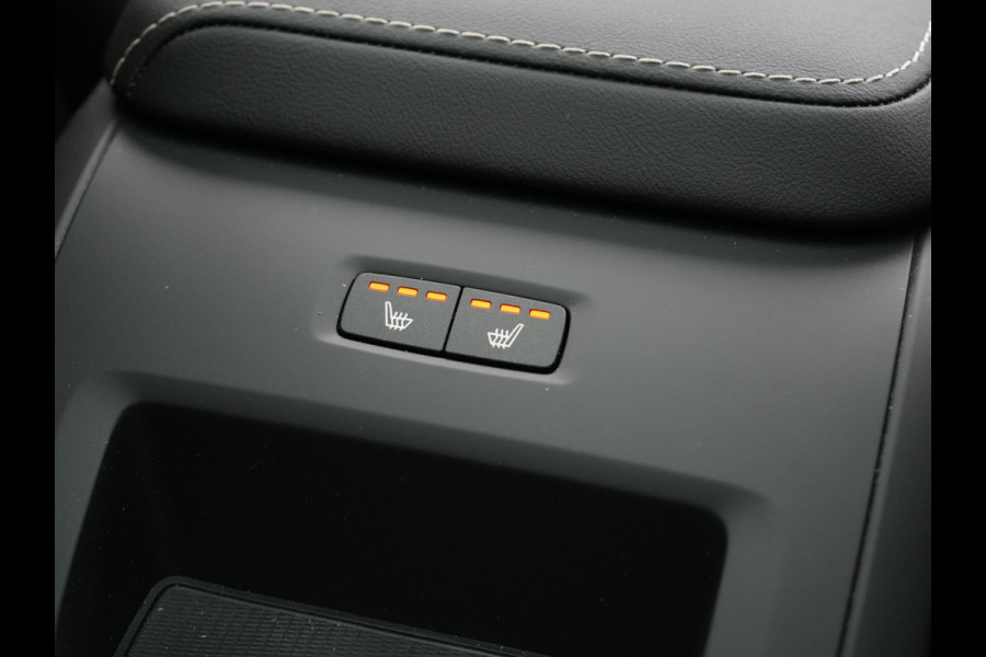 Volvo XC60 T6 AWD Plus Dark LONG RANGE PHEV 350pk Dealer O.H. | Panodak | 360 Camera | Sportstoelen Memory & Verwarmd | Keyless | Google Assistent | Stuur Verwarmd | Apple Carplay | Cruise Control | DAB | Plug In Hybrid |