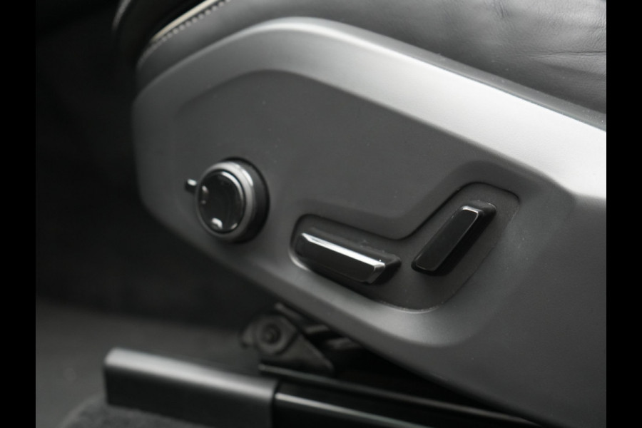 Volvo XC60 T6 AWD Plus Dark LONG RANGE PHEV 350pk Dealer O.H. | Panodak | 360 Camera | Sportstoelen Memory & Verwarmd | Keyless | Google Assistent | Stuur Verwarmd | Apple Carplay | Cruise Control | DAB | Plug In Hybrid |