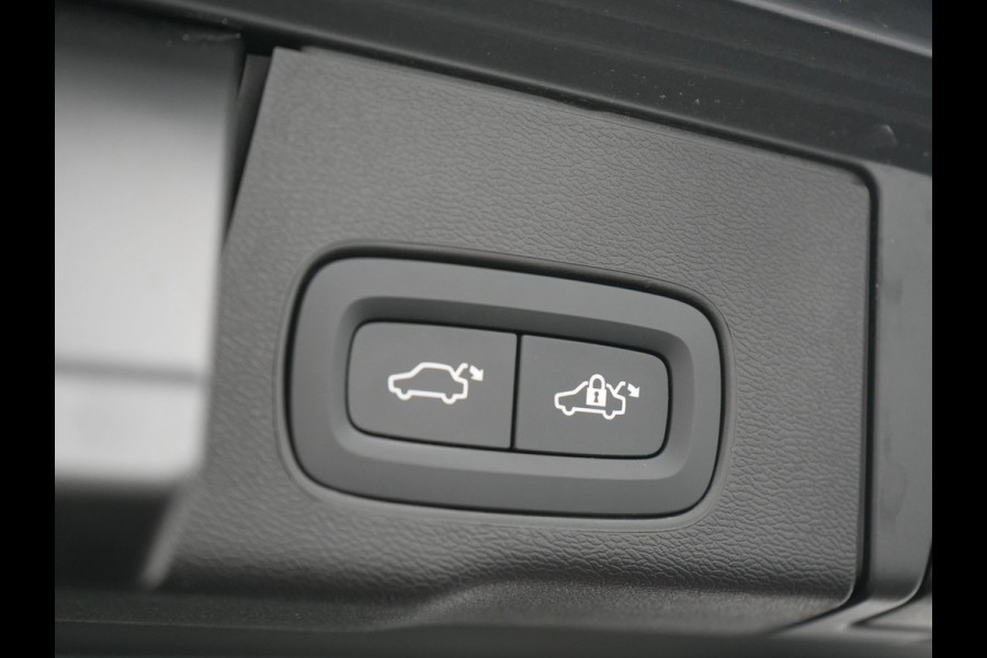 Volvo XC60 T6 AWD Plus Dark LONG RANGE PHEV 350pk Dealer O.H. | Panodak | 360 Camera | Sportstoelen Memory & Verwarmd | Keyless | Google Assistent | Stuur Verwarmd | Apple Carplay | Cruise Control | DAB | Plug In Hybrid |