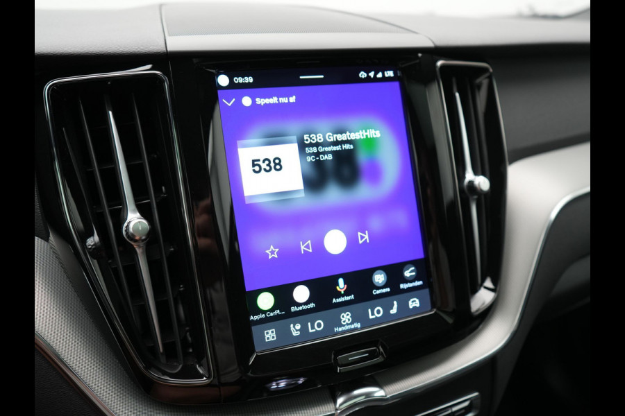 Volvo XC60 T6 AWD Plus Dark LONG RANGE PHEV 350pk Dealer O.H. | Panodak | 360 Camera | Sportstoelen Memory & Verwarmd | Keyless | Google Assistent | Stuur Verwarmd | Apple Carplay | Cruise Control | DAB | Plug In Hybrid |