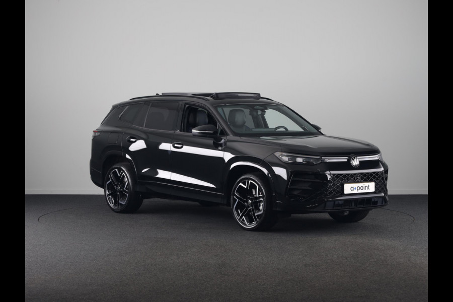Volkswagen Tayron 1.5 eHybrid R-Line Edition 272 pk Automaat (DSG) | Verlengde garantie | Navigatie | Panoramadak | Trekhaak (wegklapbaar) | Parkeersensoren (Park assist) | Rondomzicht camera | Lederen bekleding | Stoelverwarming/ventilatie | R-Line |