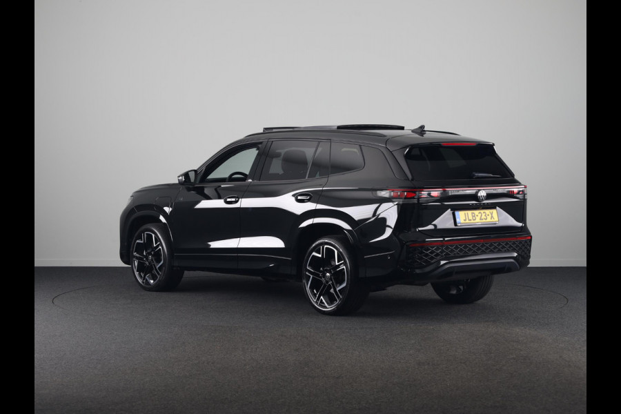 Volkswagen Tayron 1.5 eHybrid R-Line Edition 272 pk Automaat (DSG) | Verlengde garantie | Navigatie | Panoramadak | Trekhaak (wegklapbaar) | Parkeersensoren (Park assist) | Rondomzicht camera | Lederen bekleding | Stoelverwarming/ventilatie | R-Line |