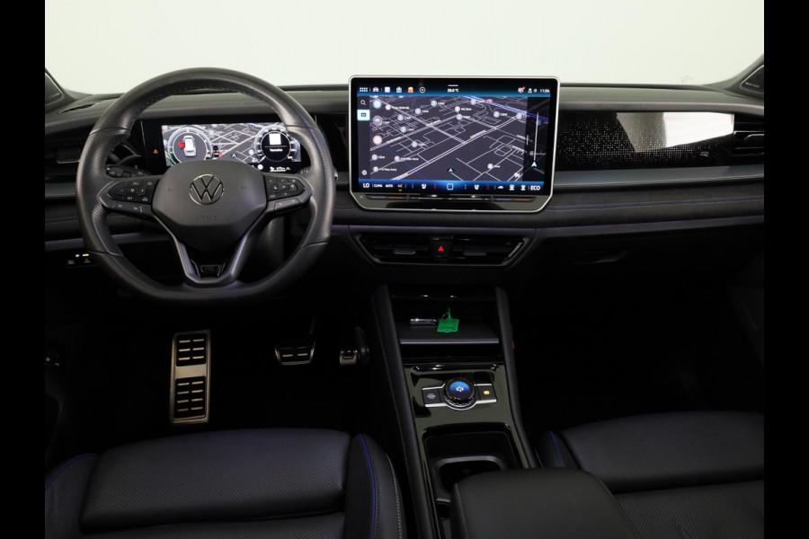 Volkswagen Tayron 1.5 eHybrid R-Line Edition 272 pk Automaat (DSG) | Verlengde garantie | Navigatie | Panoramadak | Trekhaak (wegklapbaar) | Parkeersensoren (Park assist) | Rondomzicht camera | Lederen bekleding | Stoelverwarming/ventilatie | R-Line |