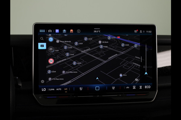 Volkswagen Tayron 1.5 eHybrid R-Line Edition 272 pk Automaat (DSG) | Verlengde garantie | Navigatie | Panoramadak | Trekhaak (wegklapbaar) | Parkeersensoren (Park assist) | Rondomzicht camera | Lederen bekleding | Stoelverwarming/ventilatie | R-Line |