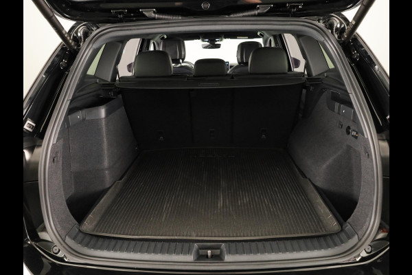 Volkswagen Tayron 1.5 eHybrid R-Line Edition 272 pk Automaat (DSG) | Verlengde garantie | Navigatie | Panoramadak | Trekhaak (wegklapbaar) | Parkeersensoren (Park assist) | Rondomzicht camera | Lederen bekleding | Stoelverwarming/ventilatie | R-Line |