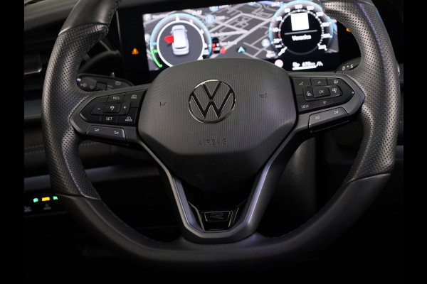 Volkswagen Tayron 1.5 eHybrid R-Line Edition 272 pk Automaat (DSG) | Verlengde garantie | Navigatie | Panoramadak | Trekhaak (wegklapbaar) | Parkeersensoren (Park assist) | Rondomzicht camera | Lederen bekleding | Stoelverwarming/ventilatie | R-Line |