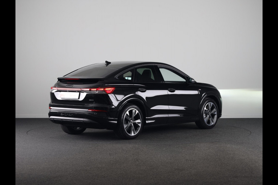 Audi Q4 Sportback e-tron 45 quattro S Edition Competition 82 kWh 286pk | Navigatie | 20 inch lichtmetalen velgen | Adaptive cruise controle | Zwart Optiek