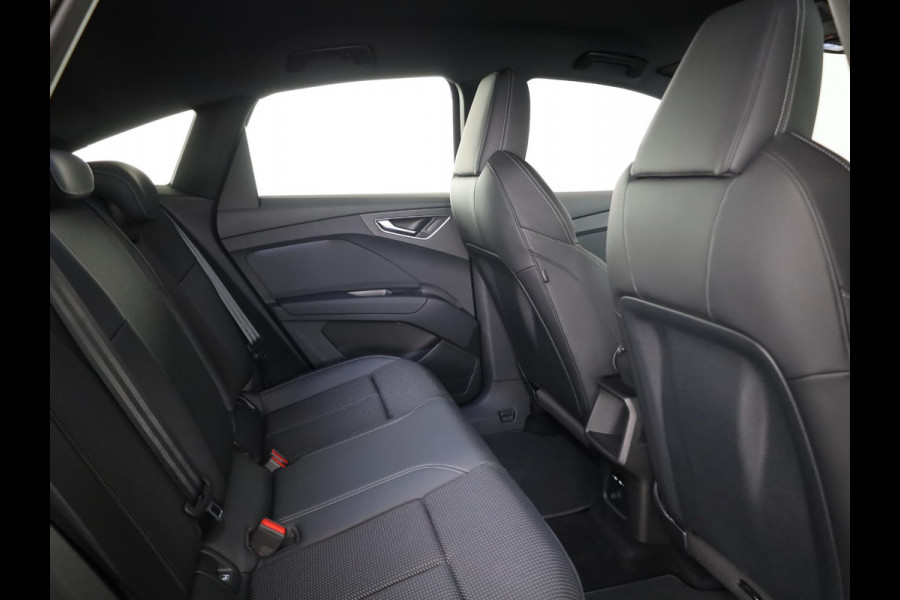 Audi Q4 Sportback e-tron 45 quattro S Edition Competition 82 kWh 286pk | Navigatie | 20 inch lichtmetalen velgen | Adaptive cruise controle | Zwart Optiek