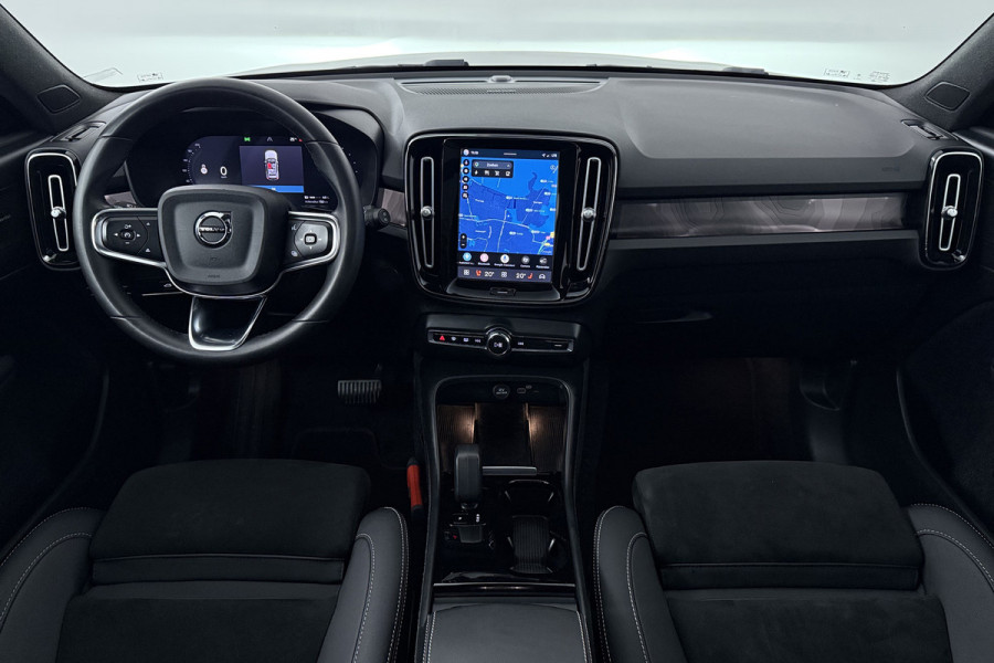 Volvo XC40 Recharge Ultimate 70 kWh (PANORAMADAK, SOH 92,5%, STUUR-/STOELVERWARMING, 360 CAMERA, DEALER ONDERHOUDEN, 1e EIGENAAR)