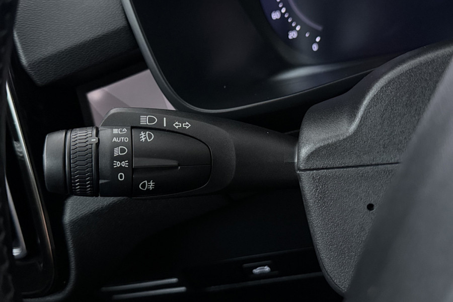 Volvo XC40 Recharge Ultimate 70 kWh (PANORAMADAK, SOH 92,5%, STUUR-/STOELVERWARMING, 360 CAMERA, DEALER ONDERHOUDEN, 1e EIGENAAR)