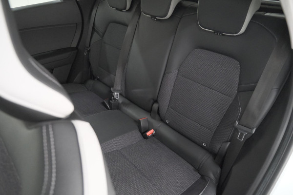 Renault Captur 1.6 E-Tech Full Hybrid 145 Techno | Trekhaak | Camera | Navigatie | Parkeersensoren | Climate Control