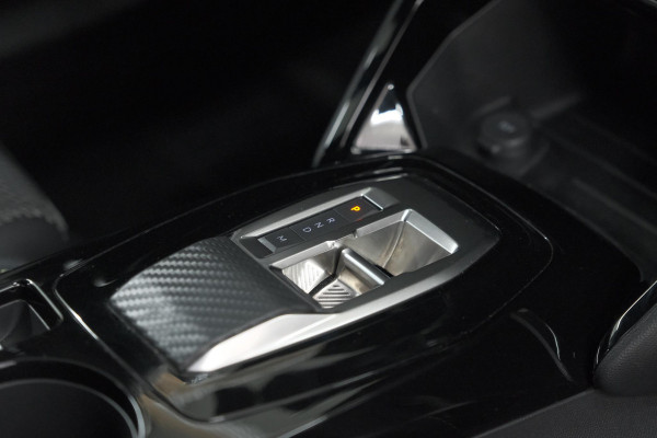 Peugeot 2008 1.2 Hybrid 145 GT | Camera | Apple Carplay | Parkeersensoren