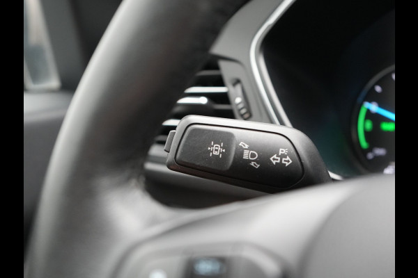 Ford Kuga 2.5 Titanium PHEV 225pk Dealer O.H. | Adaptive Cruise | 360 Camera | Dodehoek Detectie | Navigatie Full Map | 18"L.M | DAB | Plug In Hybrid |