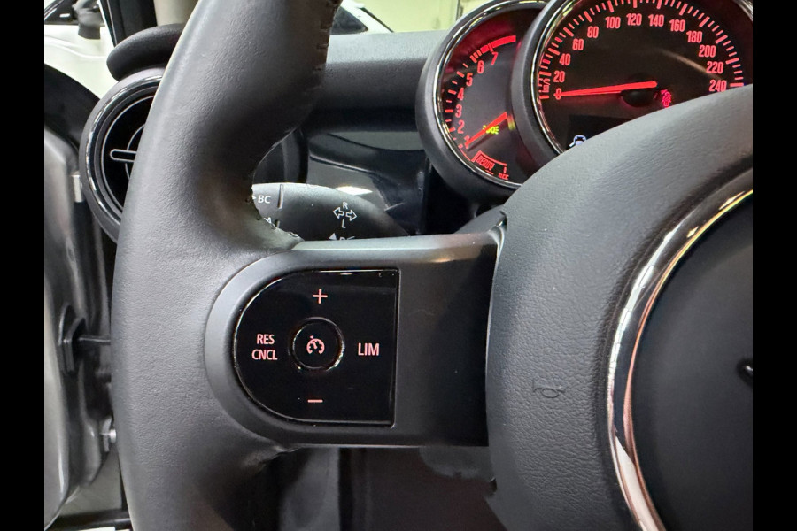 MINI 5-deurs 1.5 Cooper Camden BLACK-EDITION 136PK NAVI/CARPLAY/LED/DAB/ECC/PDC/CRUISE///