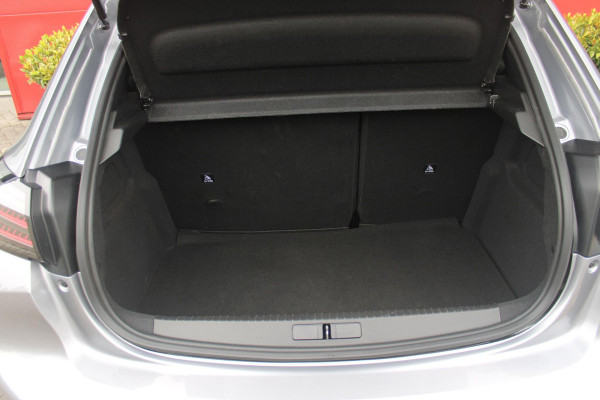 Peugeot 208 1.2 Hybrid 145PK AUTOMAAT GT | CAMERA VOOR + ACHTER | NAVIGATIE | DRAADLOZE APPLE CARPLAY/ANDROID AUTO | FULL LED KOPLAMPEN | LICHTMETALEN VELGEN 17" | DODEHOEK DETECTIE | DRAADLOZE TELEFOONLADER | KEYLESS ENTRY/START | DAB+ RADIO | ADAPTIVE CRUISE CONTROL | CLIMATE CONTROL |