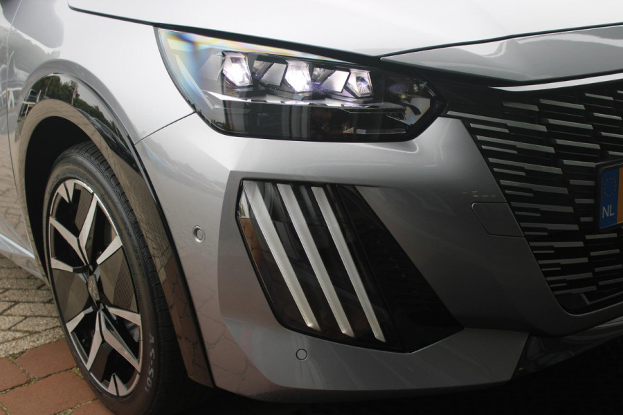Peugeot 208 1.2 Hybrid 145PK AUTOMAAT GT | CAMERA VOOR + ACHTER | NAVIGATIE | DRAADLOZE APPLE CARPLAY/ANDROID AUTO | FULL LED KOPLAMPEN | LICHTMETALEN VELGEN 17" | DODEHOEK DETECTIE | DRAADLOZE TELEFOONLADER | KEYLESS ENTRY/START | DAB+ RADIO | ADAPTIVE CRUISE CONTROL | CLIMATE CONTROL |