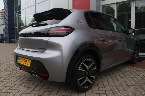 Peugeot 208 1.2 Hybrid 145PK AUTOMAAT GT | CAMERA VOOR + ACHTER | NAVIGATIE | DRAADLOZE APPLE CARPLAY/ANDROID AUTO | FULL LED KOPLAMPEN | LICHTMETALEN VELGEN 17" | DODEHOEK DETECTIE | DRAADLOZE TELEFOONLADER | KEYLESS ENTRY/START | DAB+ RADIO | ADAPTIVE CRUISE CONTROL | CLIMATE CONTROL |